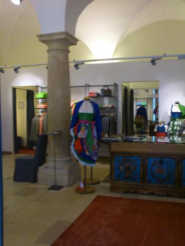 image2.jpg