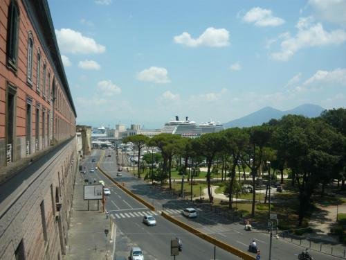 f9990592.jpg