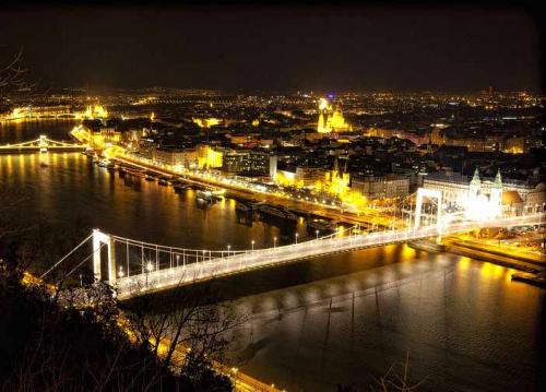 budapestnoc.jpg