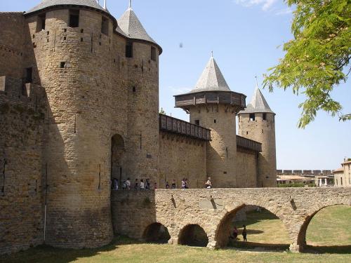 800px-France_cite_de_carcassonne_chateau_comtal2.jpg
