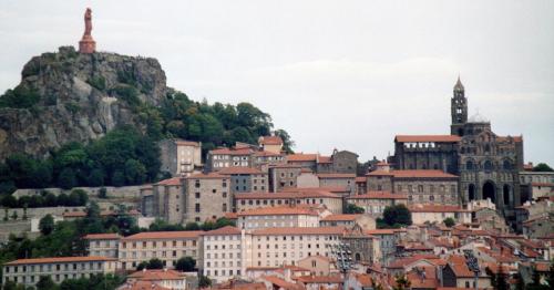le_puy_stadt.jpg