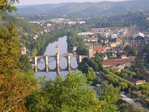 Cahors med Le Pont Valentr%E9 over elven Lot(1).jpg