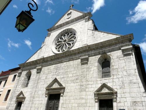 1280px-Cathedrale_annecy_facade.jpg
