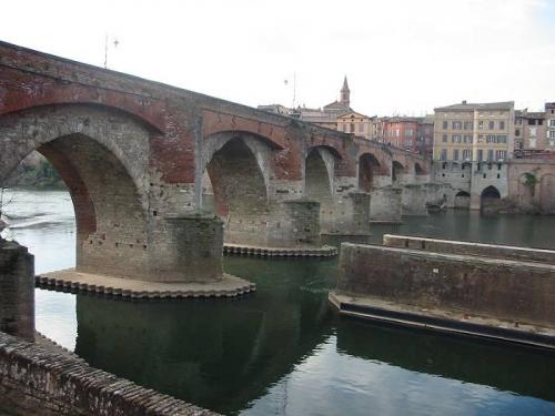 800px-Pont_vieux_dalbi-Foto-de-Sebastien.b-Wikimedia-Commons_CC-BY-3.0..jpg