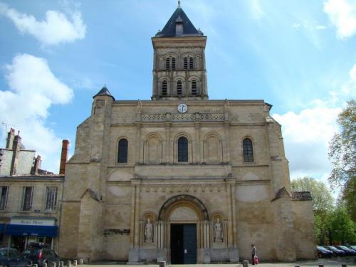 La Basilique Saint Seurin.jpg