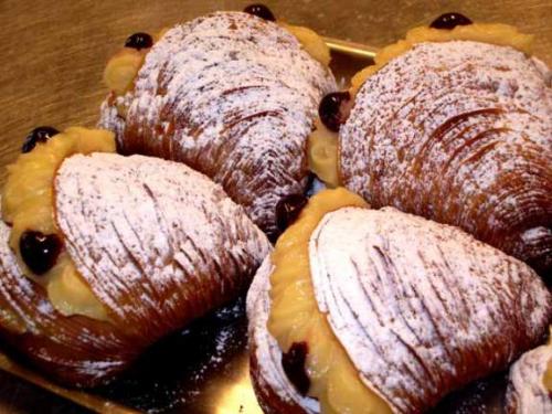 Sfogliatella_Santarosa.Wikimedia.jpg