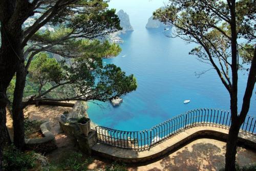 105101530_large_Capri_45.jpg