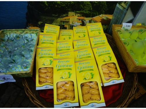 7196194-Limoncello-Sorrento.jpg
