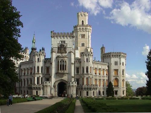 czech-republic-architecture-castles-garden-trees-2819613-1024x768.jpg