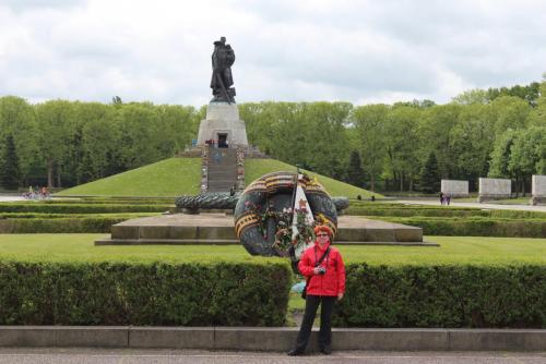 14.05.11_038_Берлин_Трептов парк.JPG