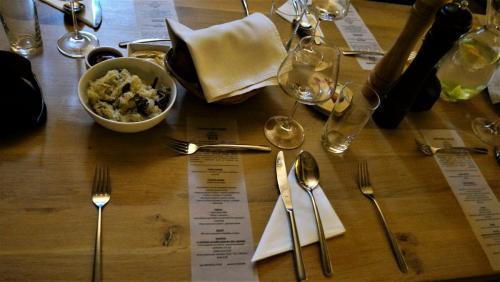 17.11.25_160_Ресторан U Mecenase (Malostranske namesti 10).JPG