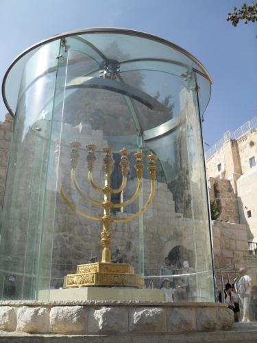 104_10.11.21_12-16_Иерусалим_семисвечник.JPG
