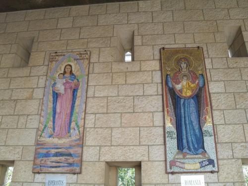 021_10.11.16_11-44_Назарет_Церковь Благовещения_во дворе.JPG