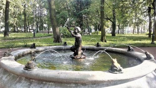 23_В парке у Никольского морского собора.jpg