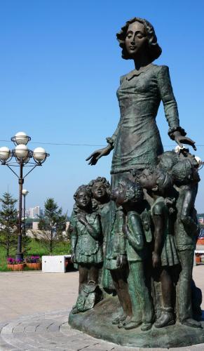 023_Памятник учителю (05.10.16).JPG