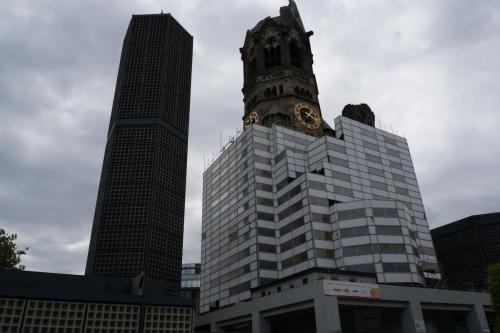 14.05.11_208_Берлин_Гнилой зуб, пудреница и помада.JPG