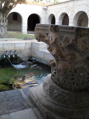 198_10.11.16_16-20_Церковь Преумножения_внутренний двор.JPG