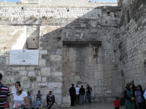 097_10.11.18_13-32_Вифлеем_вход в церковь рождества Христова.JPG