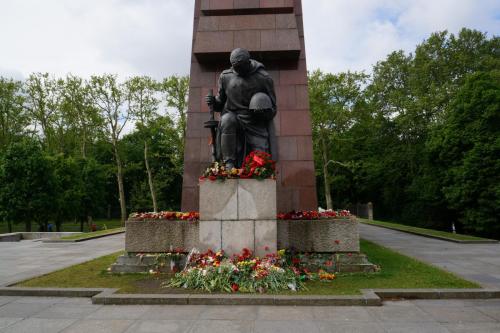 14.05.11_024_Берлин_Трептов парк.JPG