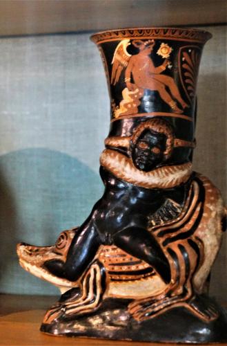 029_Эфиоп схваченный крокодилом. Группа Негра 350-300 гг. до н.э..JPG