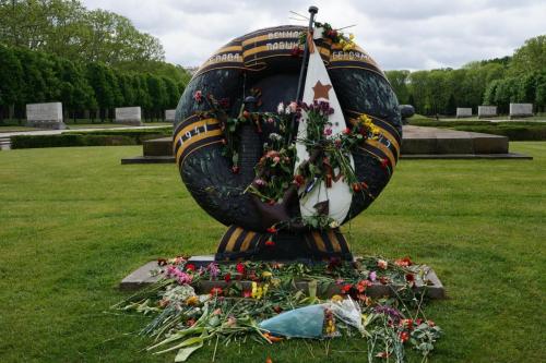 14.05.11_040_Берлин_Трептов парк.JPG