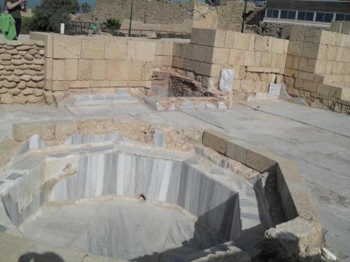 065_10.11.25_11-06_Кейсария (купальня-мрамор).JPG