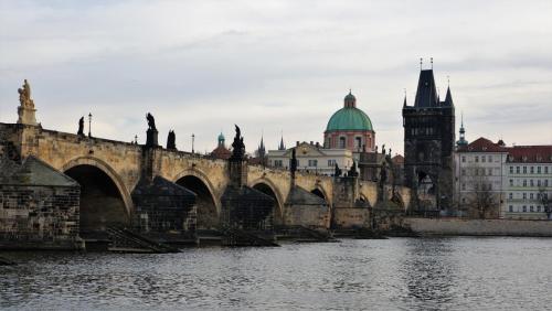 17.11.25_051_Карлов мост, Влтава.JPG