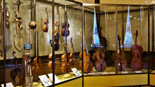 159_Коллекция скрипок и др._1.JPG