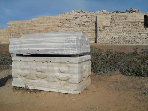 028_10.11.25_10-37_Кейсария (гробница языческого монаха).JPG