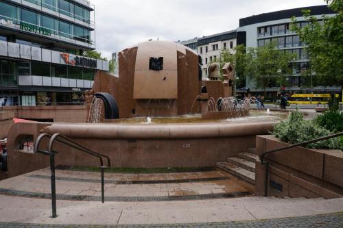 14.05.11_217_Берлин_ТЦ Европа-Центр_Фонтан.JPG