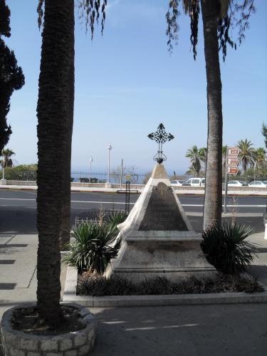 175_10.11.25_13-05_Хайфа_Могила солдатам наполеоновской армии.JPG