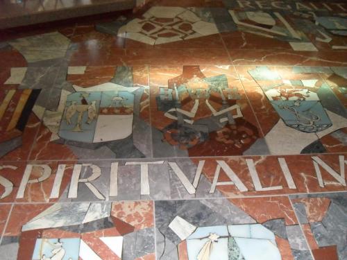 050_10.11.16_12-23_Назарет_Церковь Благовещения_пол.JPG