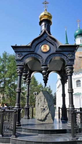 087_Часовня и памятник основатулям города.JPG