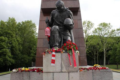 14.05.11_026_Берлин_Трептов парк.JPG