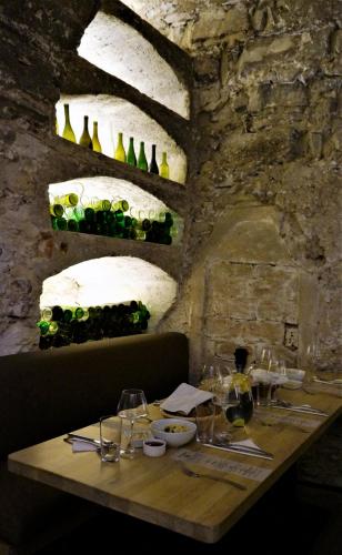 17.11.25_157_Ресторан U Mecenase (Malostranske namesti 10).JPG