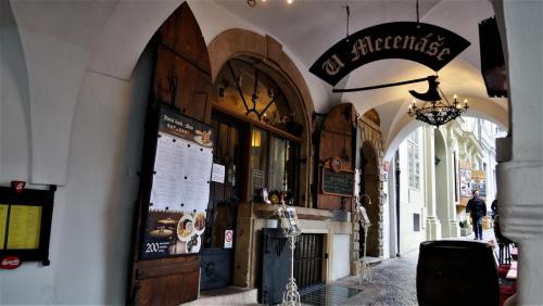 17.11.25_150_Ресторан U Mecenase (Malostranske namesti 10).JPG