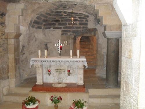 034_10.11.16_12-07_Назарет_Церковь Благовещения_склеп.JPG