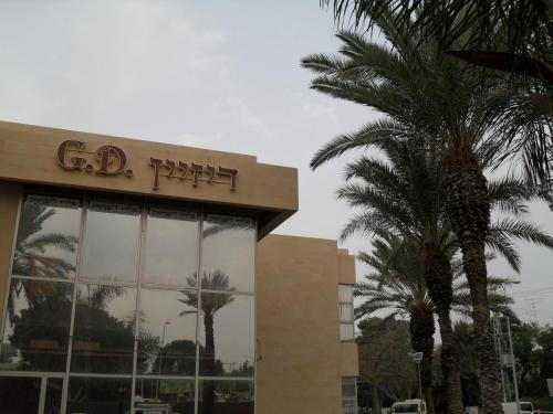 010_10.11.15_07-25_Герцлия_Автовокзал Форум.JPG