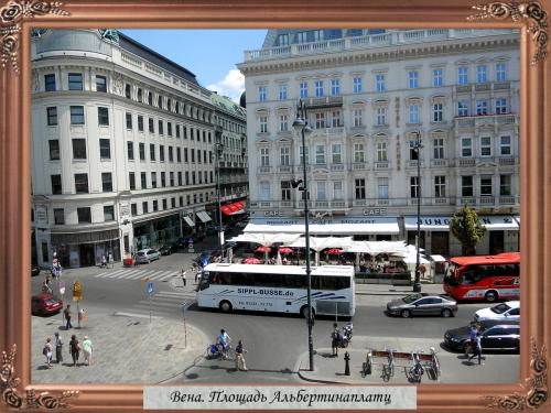 DSCN1143 Вена Площадь Альбертинаплатц.jpg