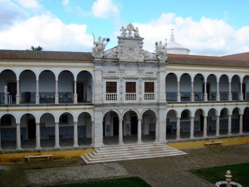 005_universite-d-evora_theredlist.jpg