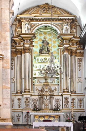 Inside_Igreja_da_Misericórdia_de_Viseu.jpg