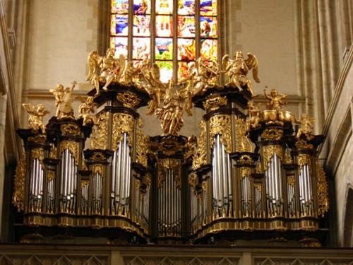 076-Sobor-Varvaryi-Kutna-Gora-organ.jpg