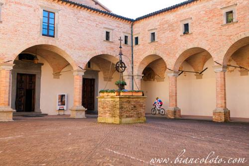 базилика Св.Убальдо.jpg