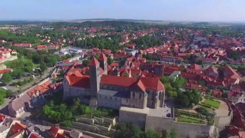 Quedlinburg Castle Germany-Замок.jpg