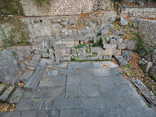 DSCN7729-Кастальский источник.JPG