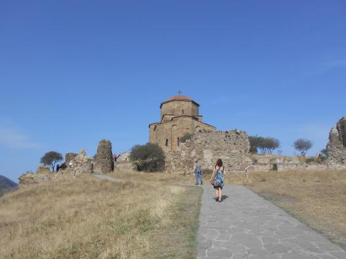 Идем в монастырь.JPG