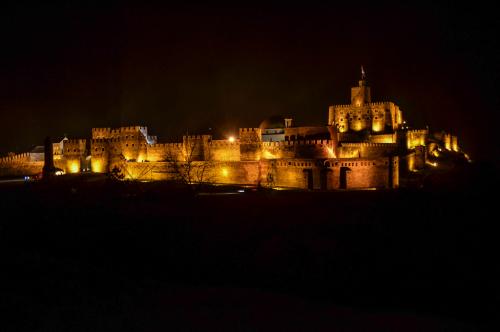 Крепость в ночи.jpg