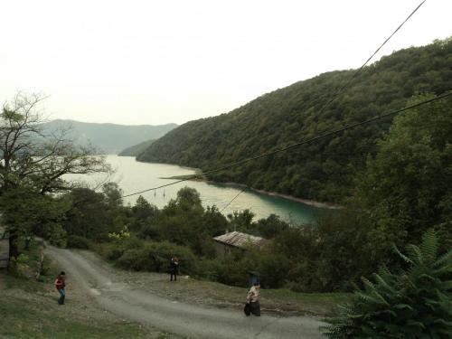 Спускаемся к водохранилищу.JPG