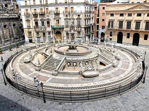 palermo_piazza_pretoria.jpg