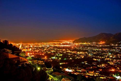 Palermo-at-night.jpg